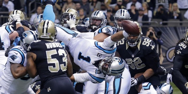 Cam Newton em acção frente aos Saints